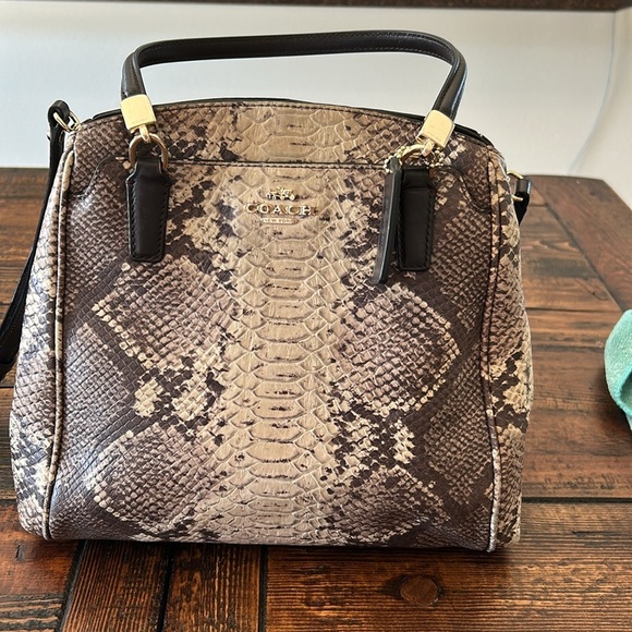 Coach Brown Shoulder Bag Classic Elegance - Picture 1 of 15